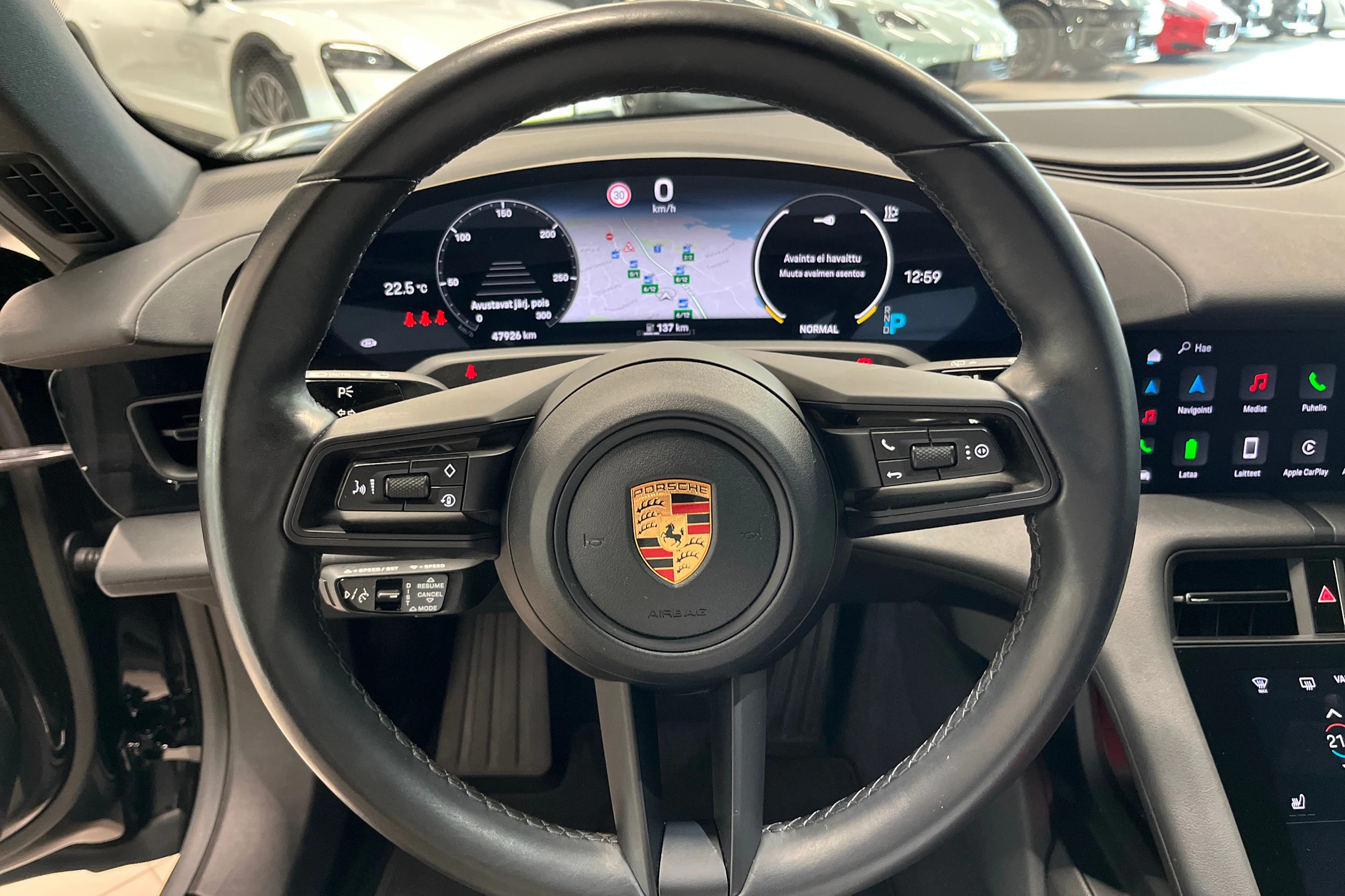 musta Porsche Taycan 2023 kuva 12.