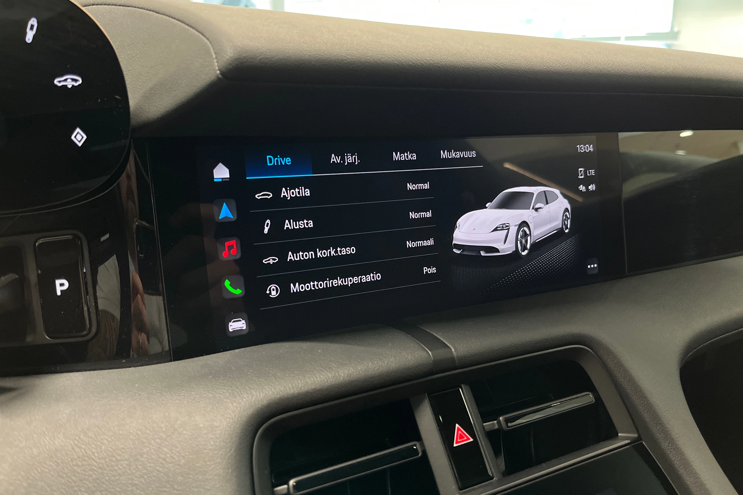 musta Porsche Taycan 2023 kuva 15.