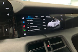 musta Porsche Taycan 2023 kuva 15.