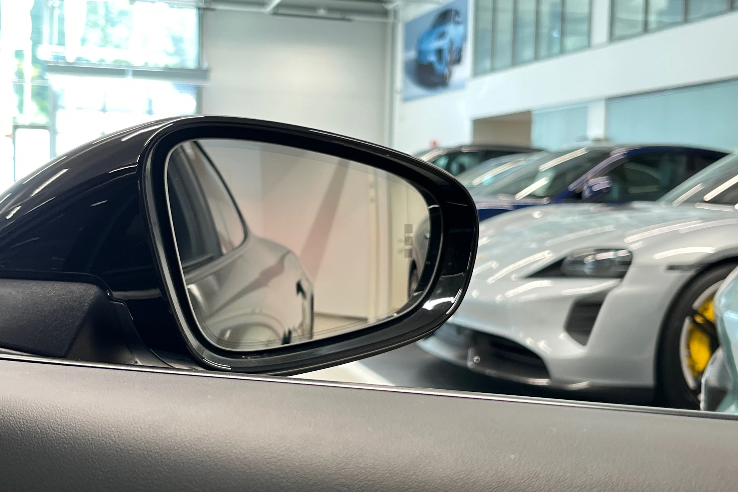 musta Porsche Taycan 2023 kuva 17.