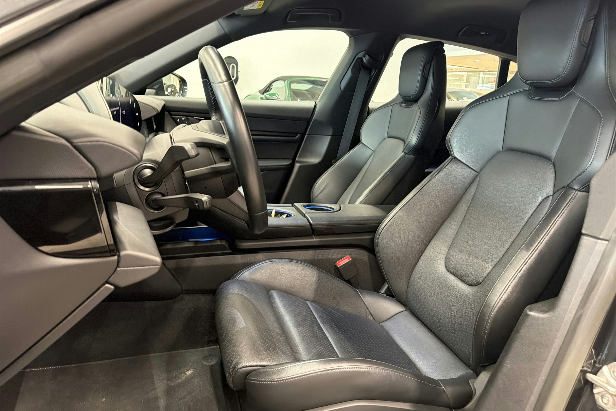 met. Harmaa Porsche Taycan 2023 kuva 11.