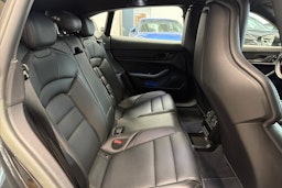 met. Harmaa Porsche Taycan 2023 kuva 13.