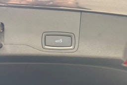 met. Harmaa Porsche Taycan 2023 kuva 15.