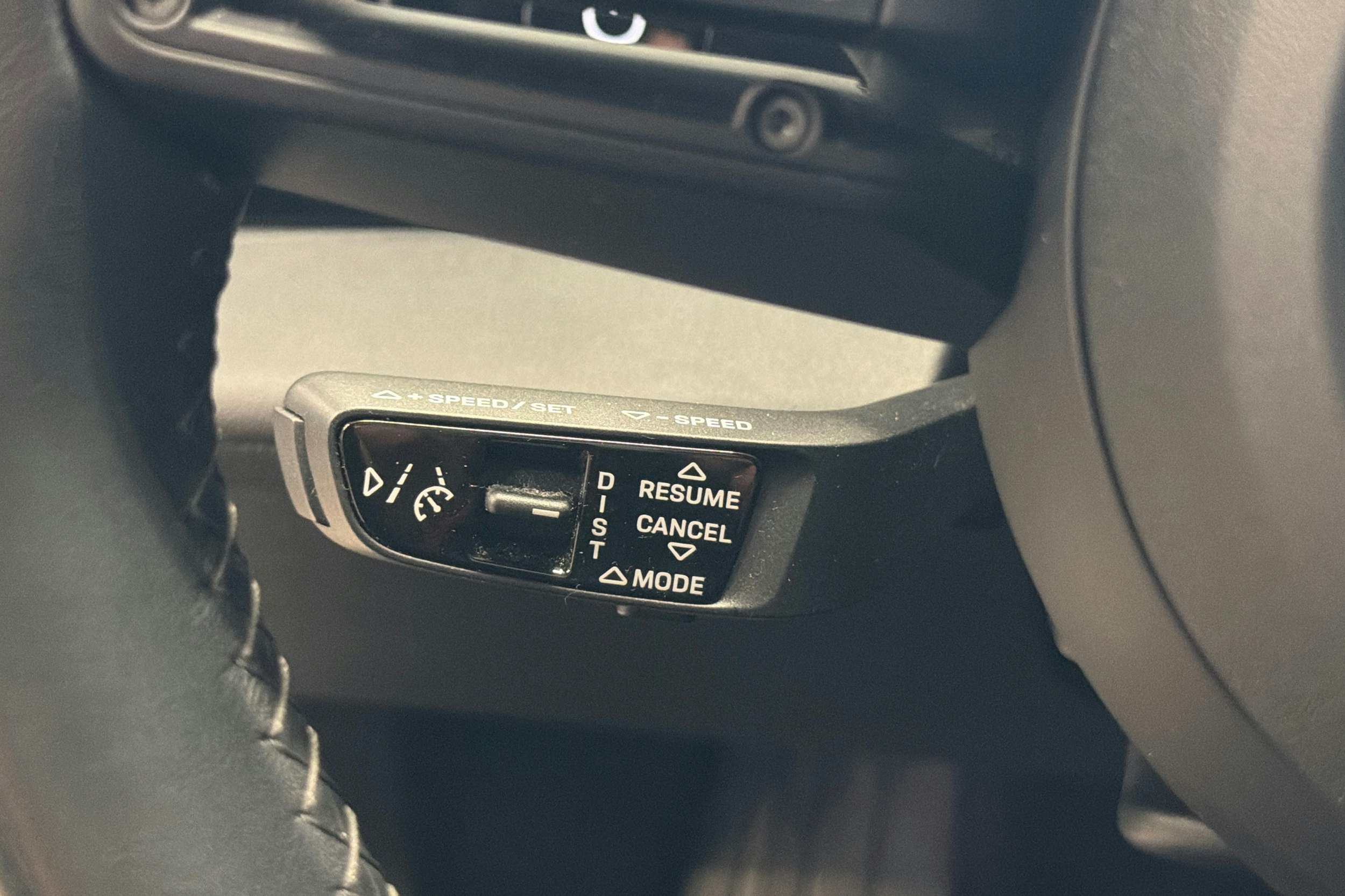 met. Harmaa Porsche Taycan 2023 kuva 19.