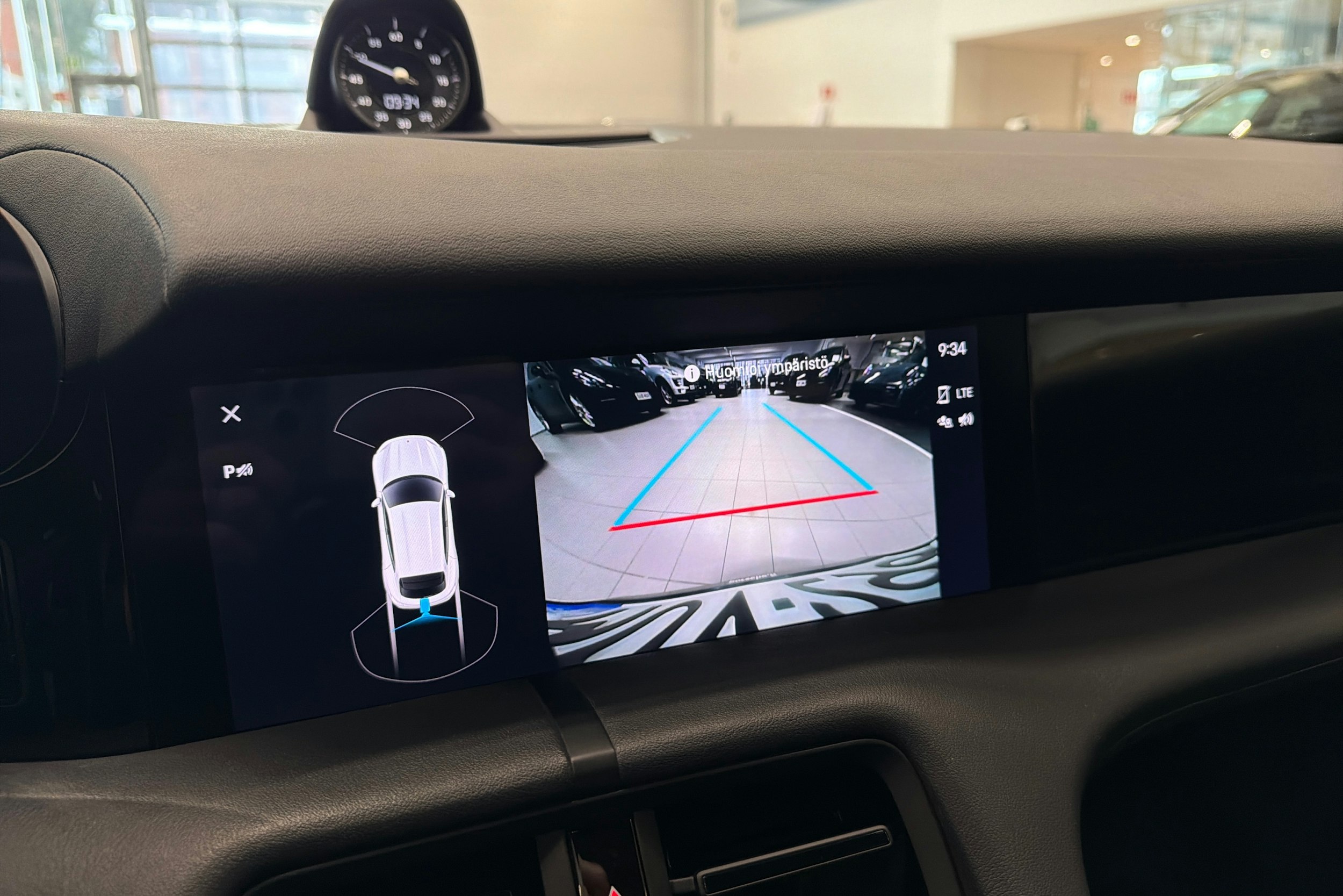 met. Harmaa Porsche Taycan 2023 kuva 22.