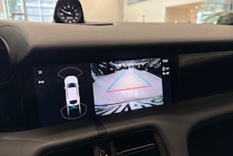 met. Harmaa Porsche Taycan 2023 kuva 22.