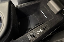 met. Harmaa Porsche Taycan 2023 kuva 24.