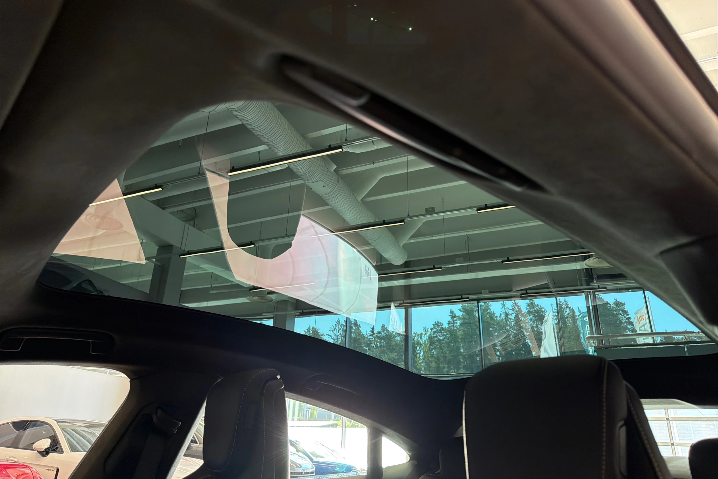 harmaa Porsche Taycan 2024 kuva 25.