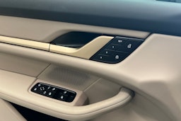 met. Ruskea (beige) Porsche Taycan 2023 kuva 11.