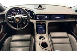 Valkoinen Porsche Taycan 2023 kuva 7.