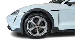 Valkoinen Porsche Taycan 2023 kuva 8.