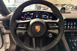 Valkoinen Porsche Taycan 2023 kuva 15.