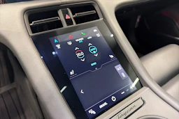 Valkoinen Porsche Taycan 2023 kuva 18.
