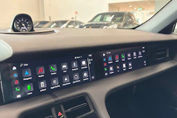 Valkoinen Porsche Taycan 2023 kuva 19.