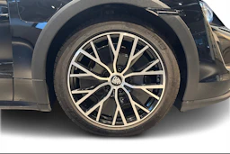 musta Porsche Taycan 2023 kuva 8.