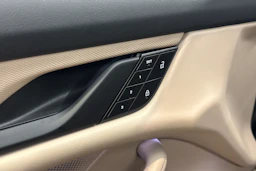 musta Porsche Taycan 2023 kuva 9.