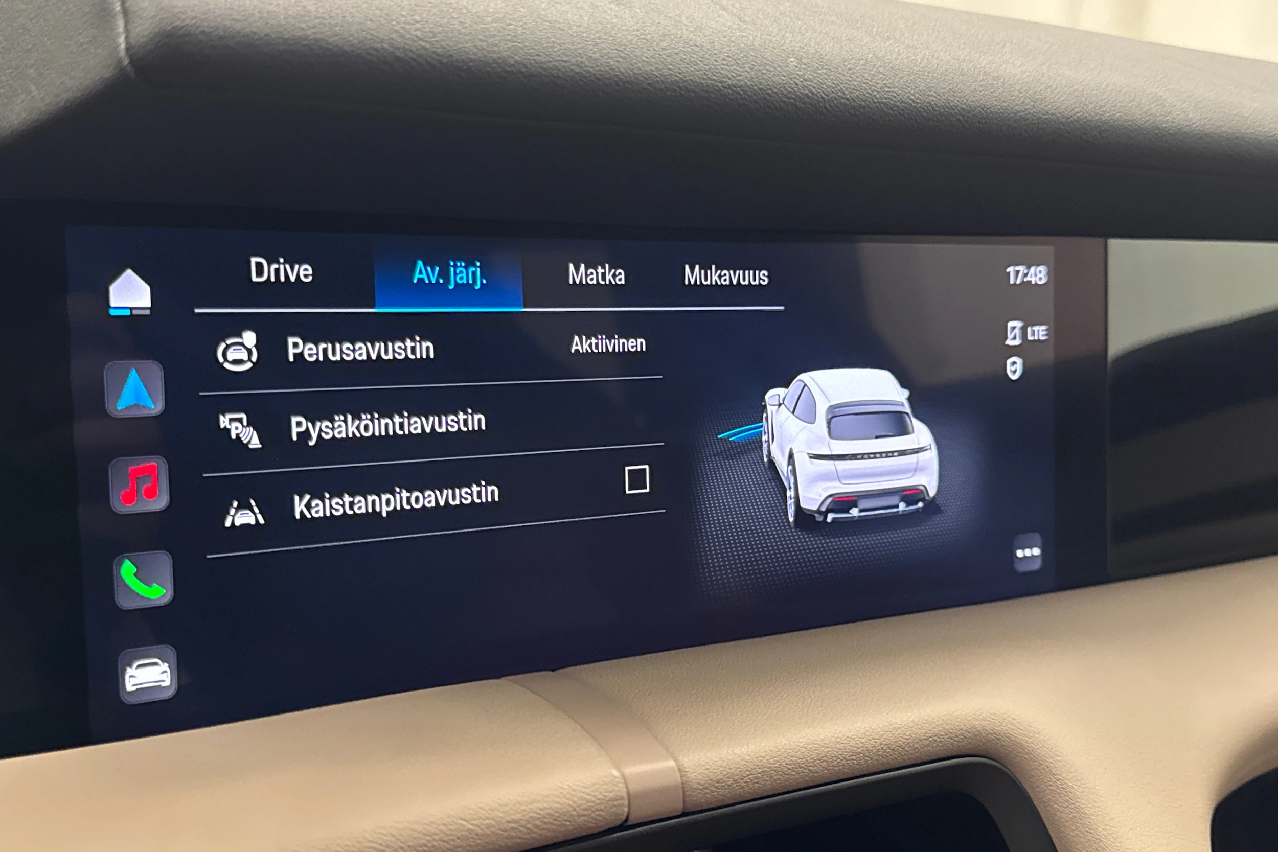 musta Porsche Taycan 2023 kuva 13.