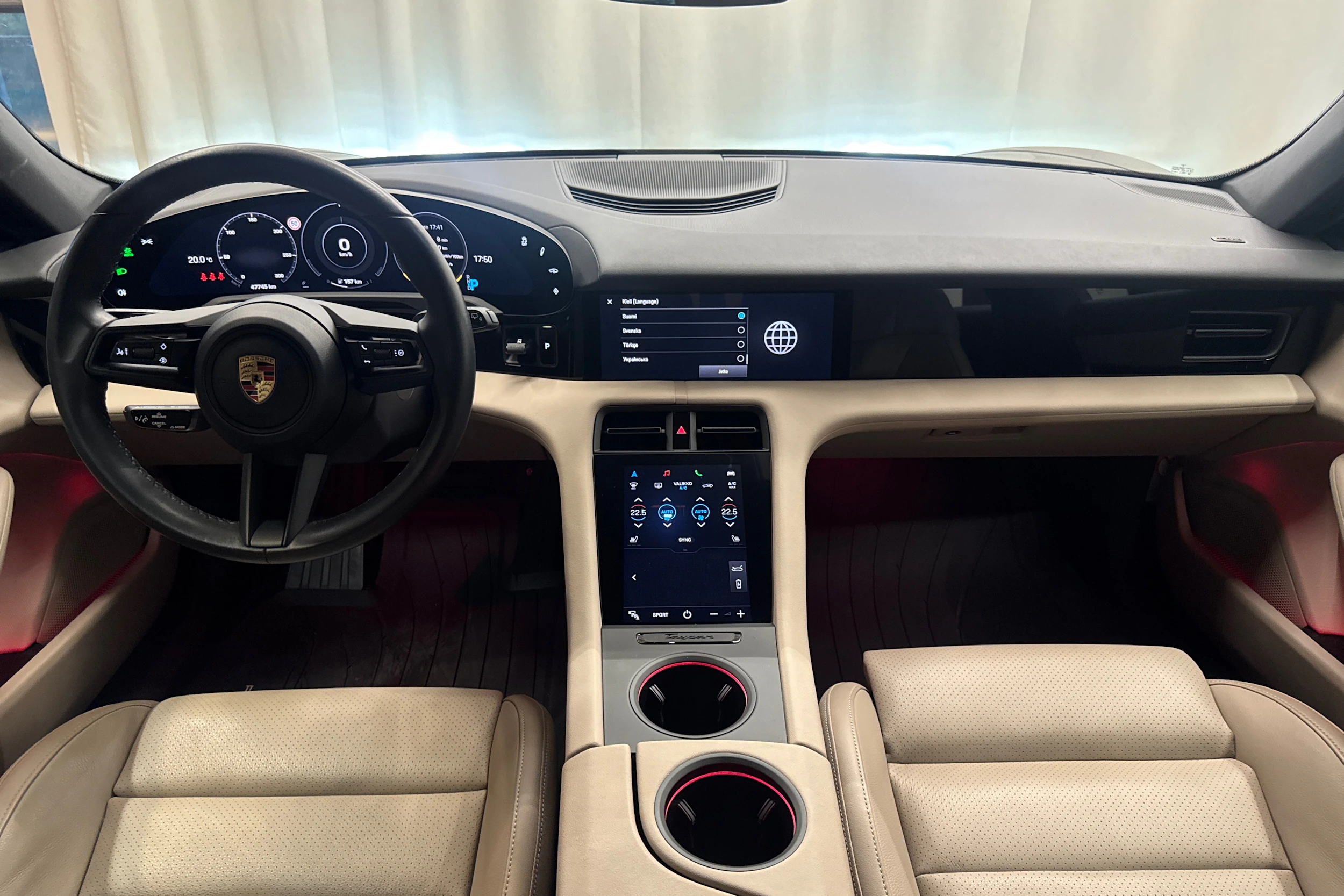 musta Porsche Taycan 2023 kuva 16.