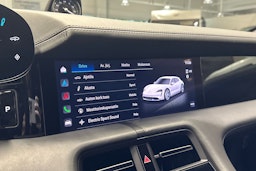 punainen Porsche Taycan 2023 kuva 25.