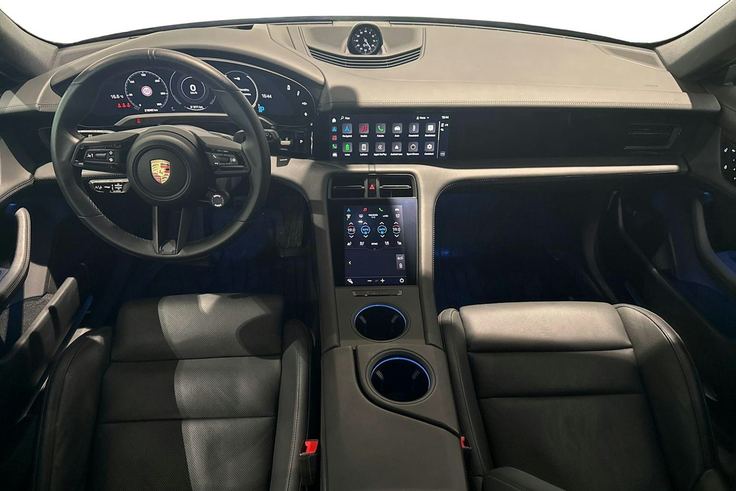 harmaa Porsche Taycan 2023 kuva 7.
