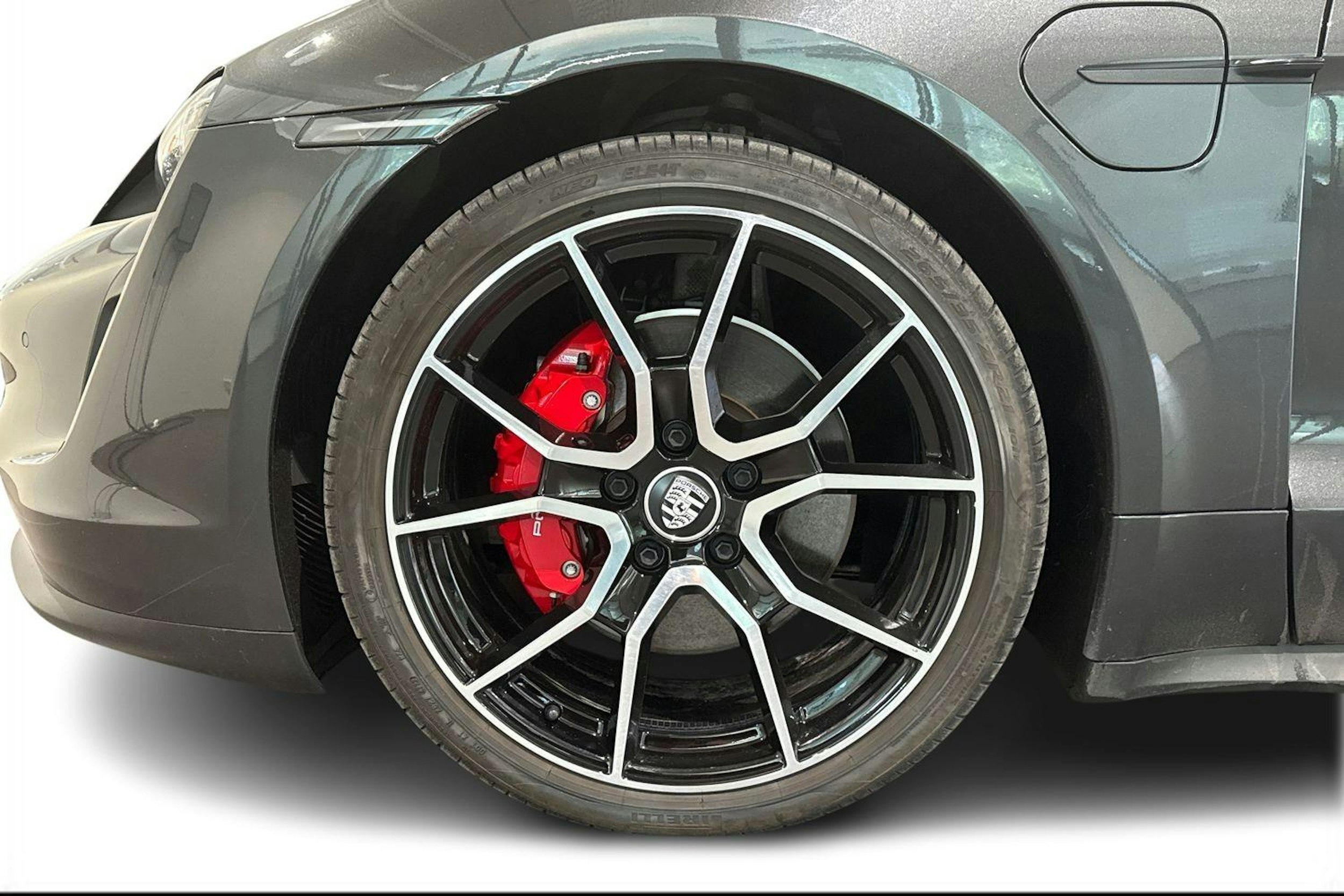 harmaa Porsche Taycan 2023 kuva 9.