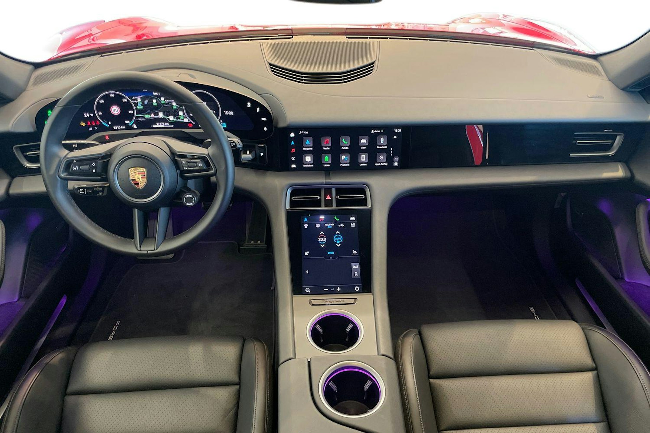 punainen Porsche Taycan 2024 kuva 7.