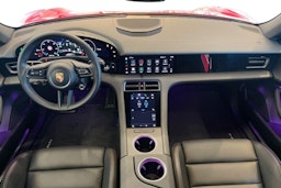 punainen Porsche Taycan 2024 kuva 7.
