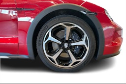 punainen Porsche Taycan 2024 kuva 9.