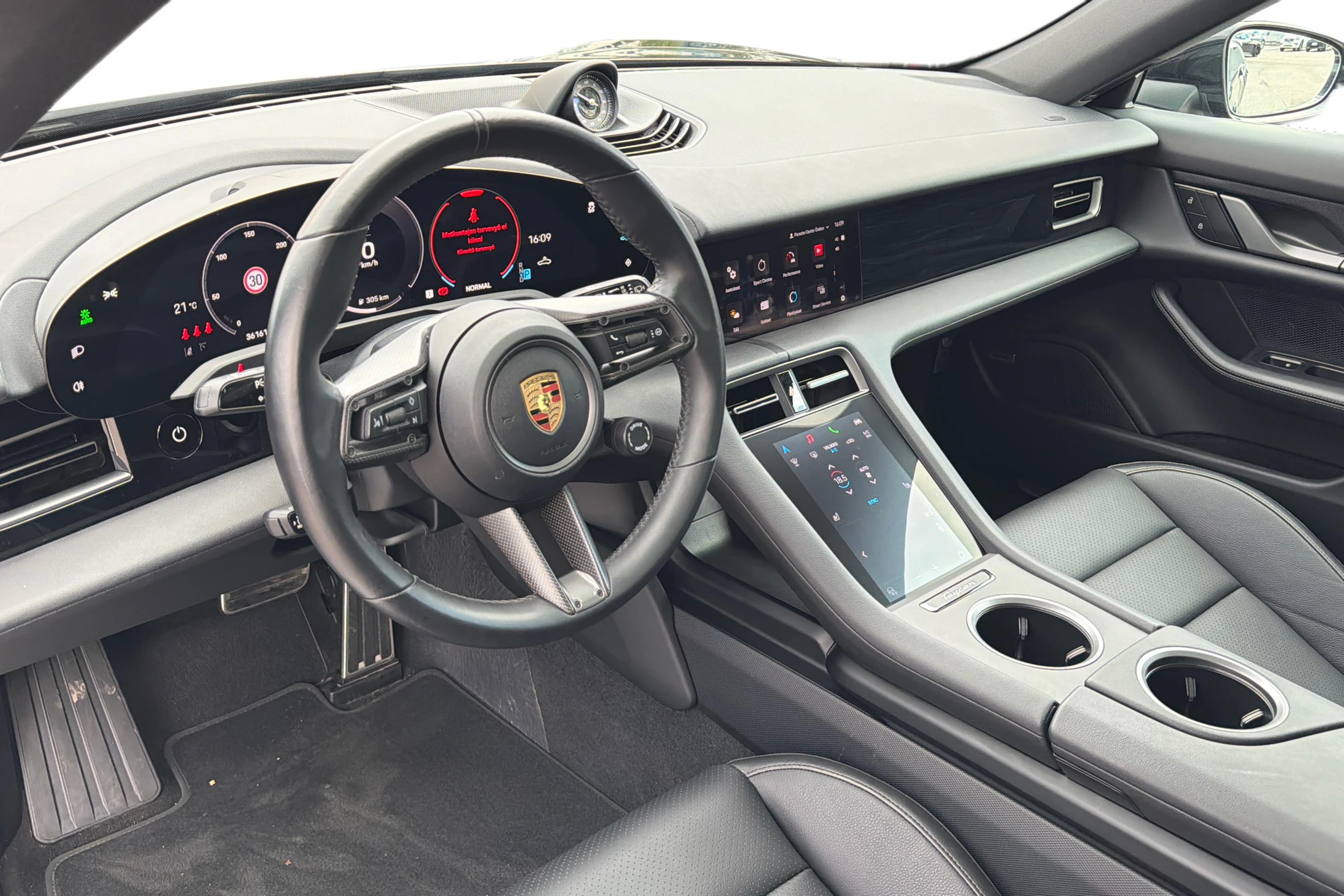 musta Porsche Taycan 2024 kuva 6.