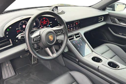 musta Porsche Taycan 2024 kuva 6.