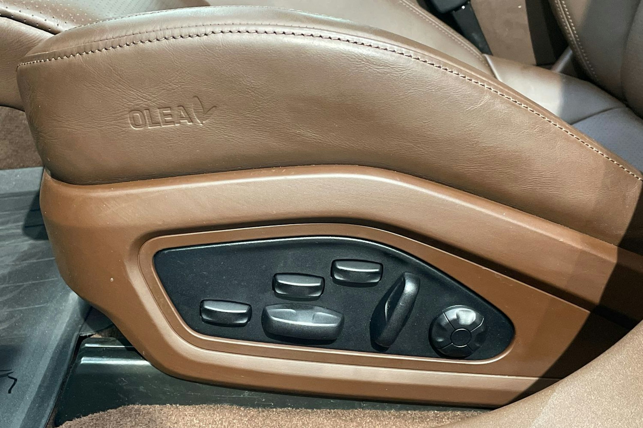 Ruskea (beige) Porsche Taycan 2024 kuva 17.