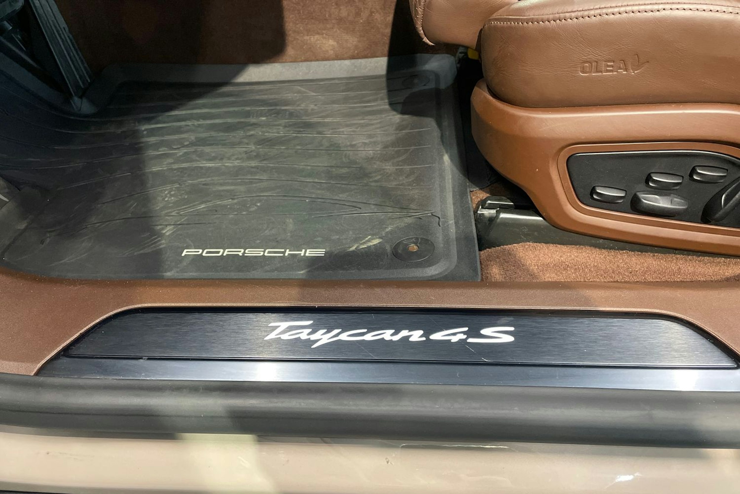 Ruskea (beige) Porsche Taycan 2024 kuva 19.