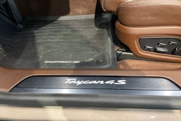 Ruskea (beige) Porsche Taycan 2024 kuva 19.