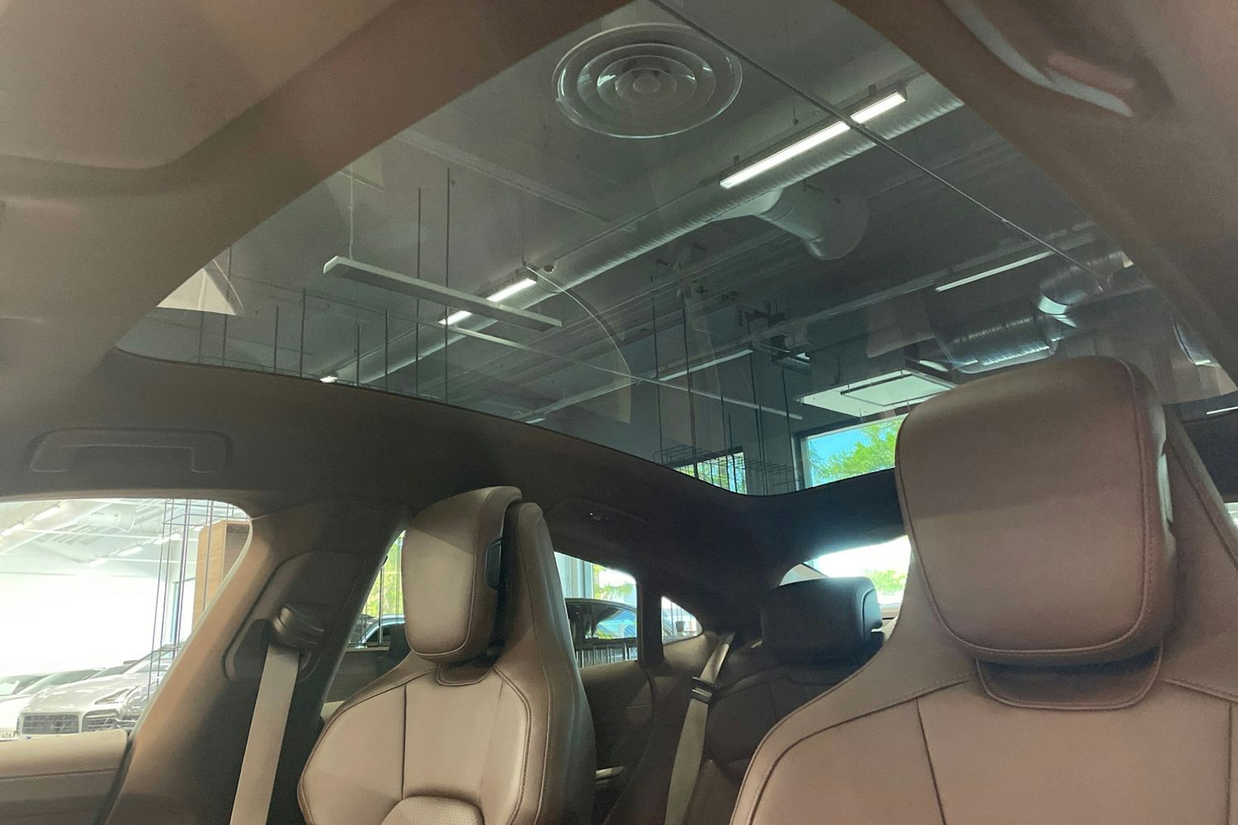 Ruskea (beige) Porsche Taycan 2024 kuva 21.