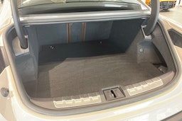Ruskea (beige) Porsche Taycan 2024 kuva 22.