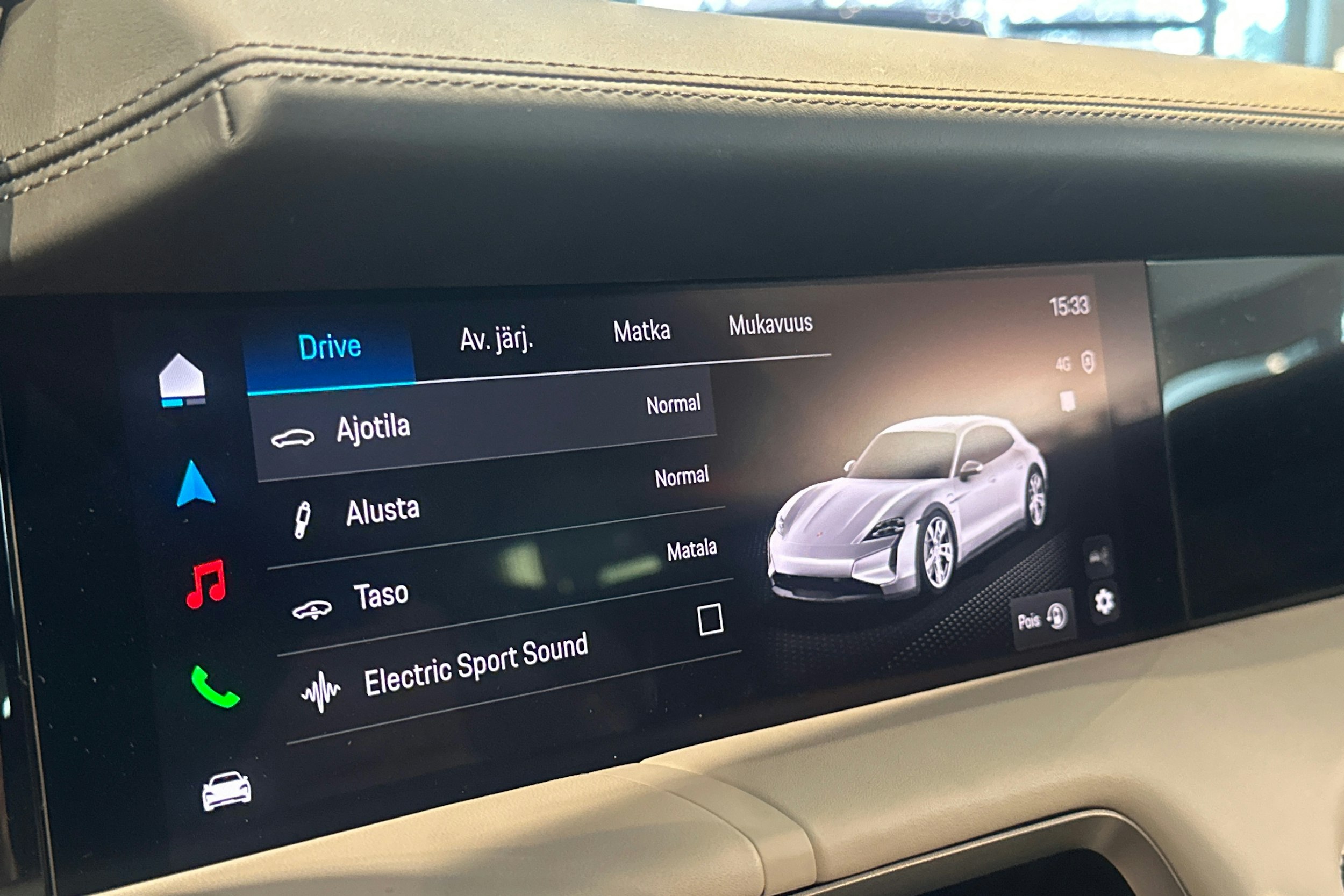 musta Porsche Taycan 2024 kuva 24.