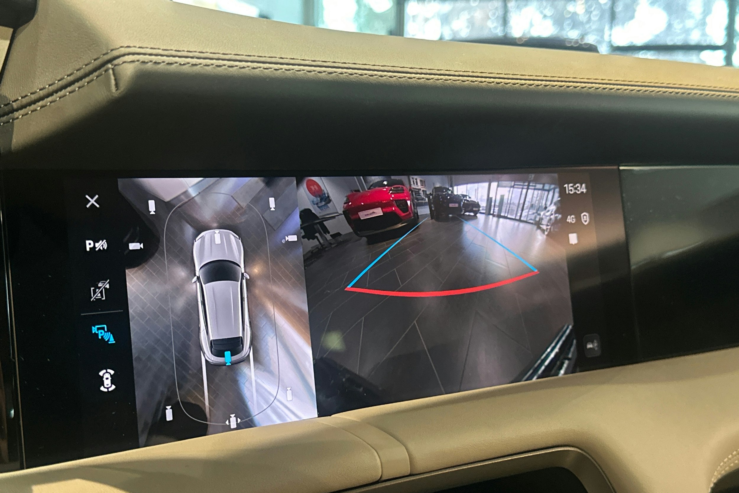 musta Porsche Taycan 2024 kuva 25.