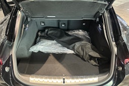 musta Porsche Taycan 2024 kuva 26.