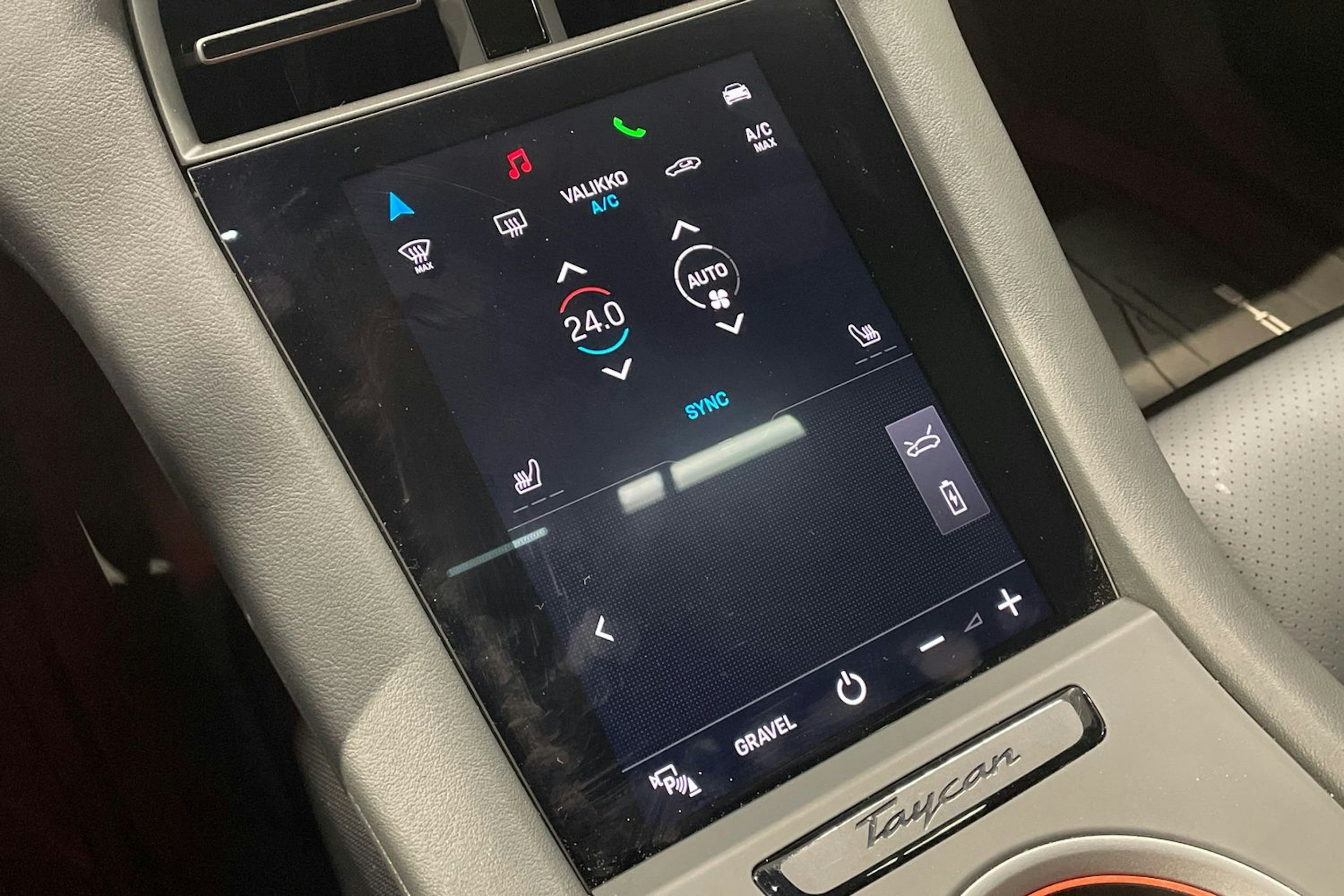 harmaa Porsche Taycan 2024 kuva 15.