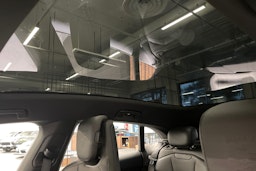 harmaa Porsche Taycan 2024 kuva 17.