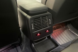 harmaa Porsche Taycan 2024 kuva 19.