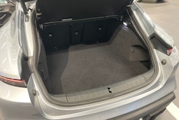 harmaa Porsche Taycan 2024 kuva 20.