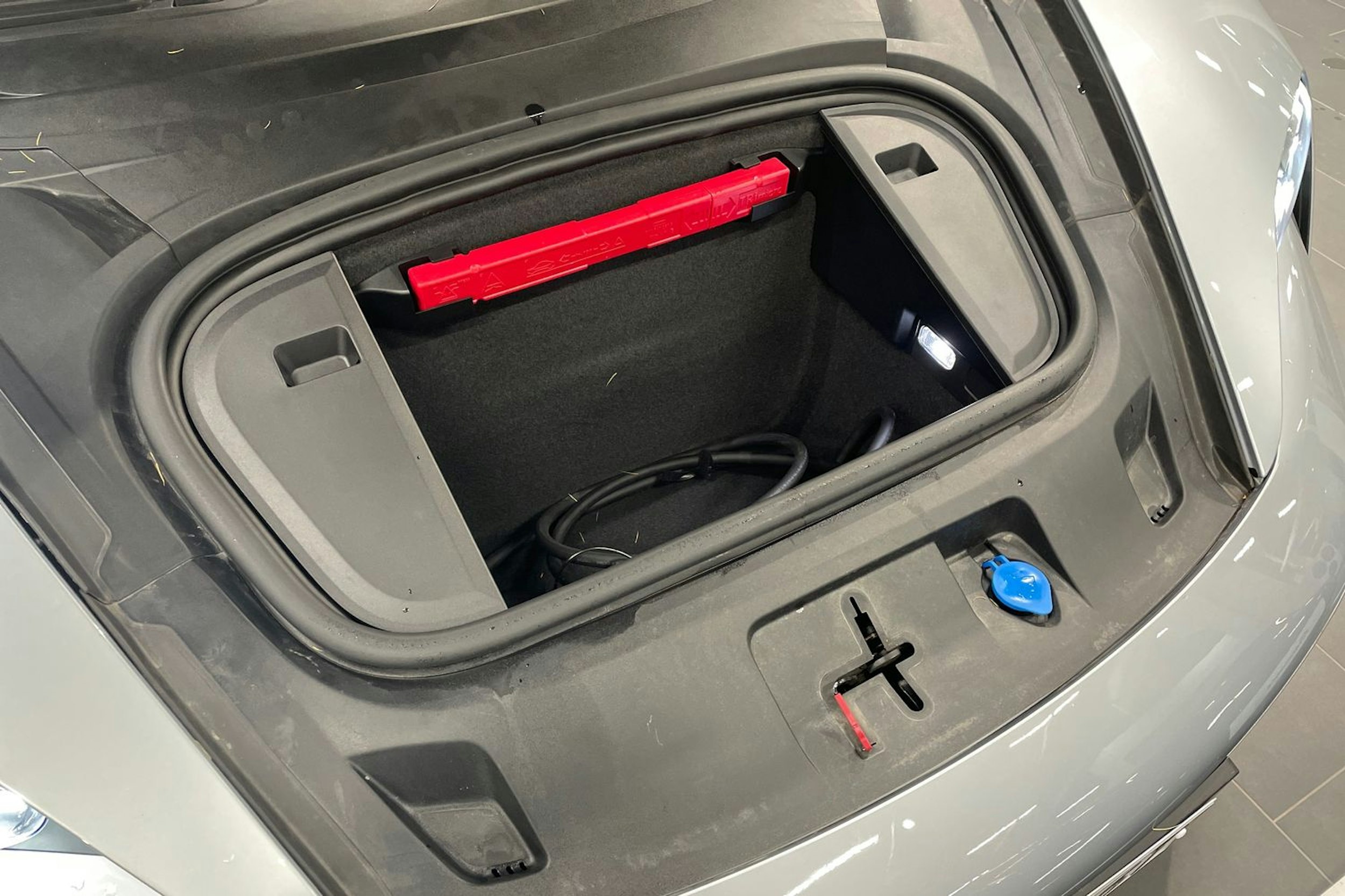 harmaa Porsche Taycan 2024 kuva 22.