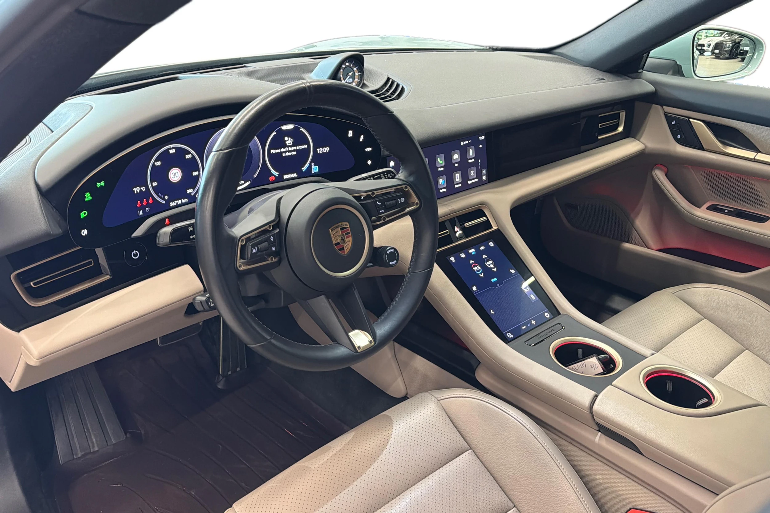 vihreä Porsche Taycan 2024 kuva 6.