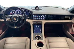 vihreä Porsche Taycan 2024 kuva 7.