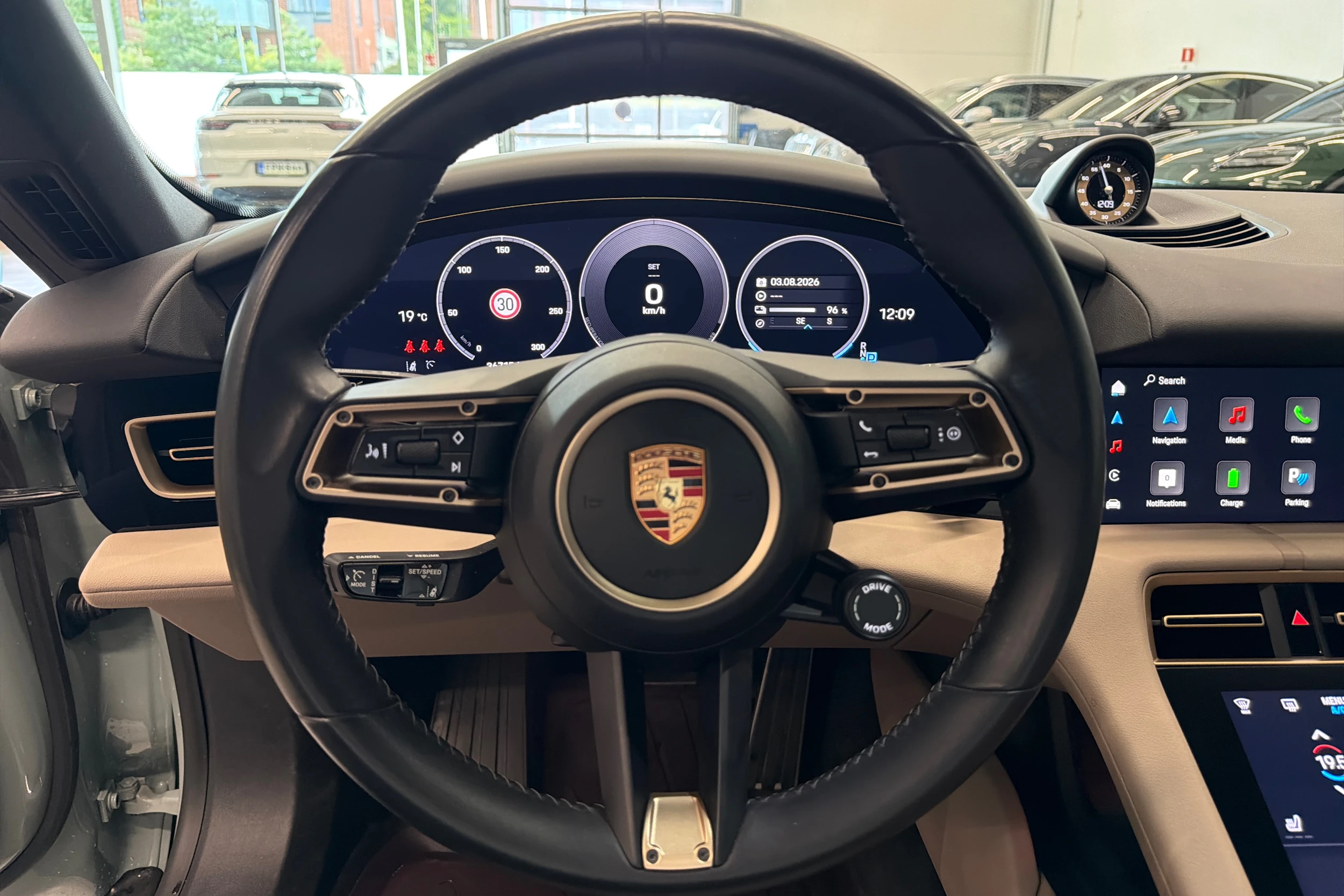 vihreä Porsche Taycan 2024 kuva 9.