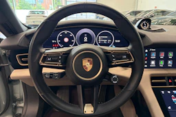vihreä Porsche Taycan 2024 kuva 9.