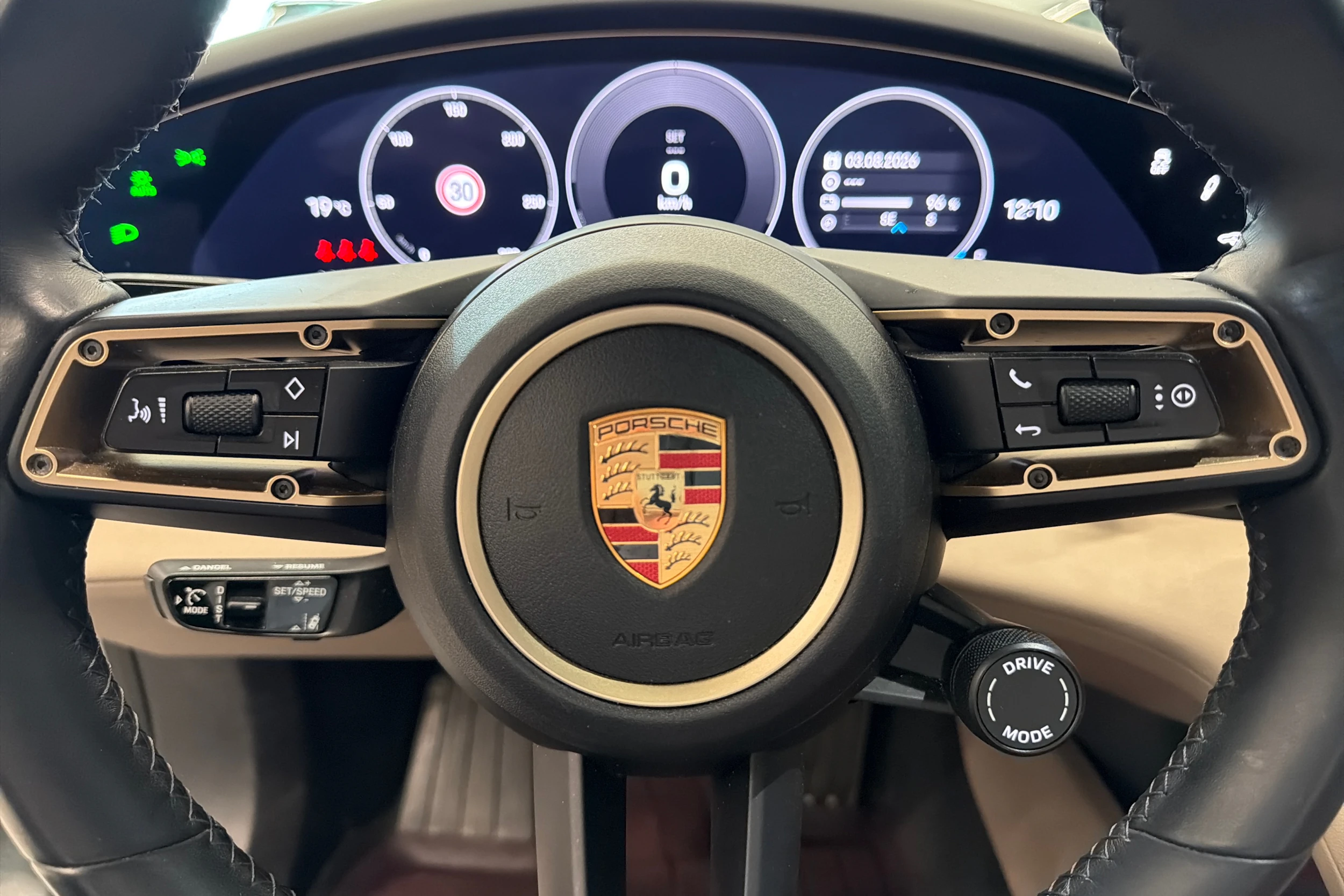 vihreä Porsche Taycan 2024 kuva 10.