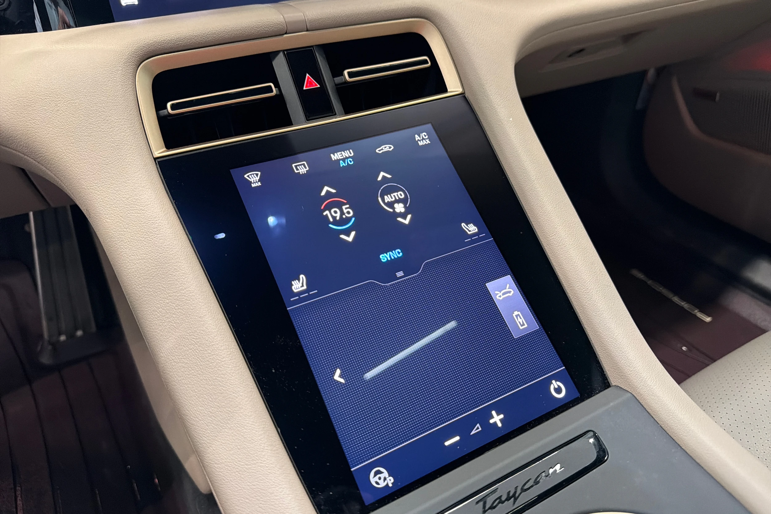 vihreä Porsche Taycan 2024 kuva 13.