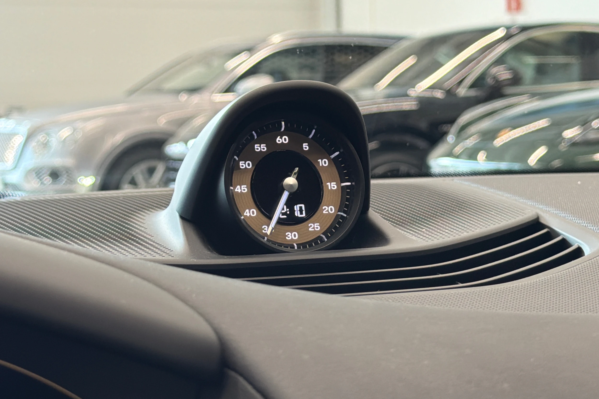 vihreä Porsche Taycan 2024 kuva 15.